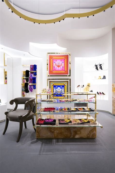 versace store tokyo|versace collections.